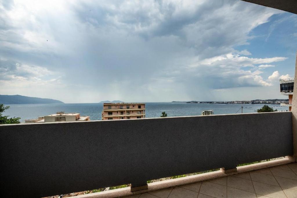 Sea View Apartment Vlorë Exterior foto